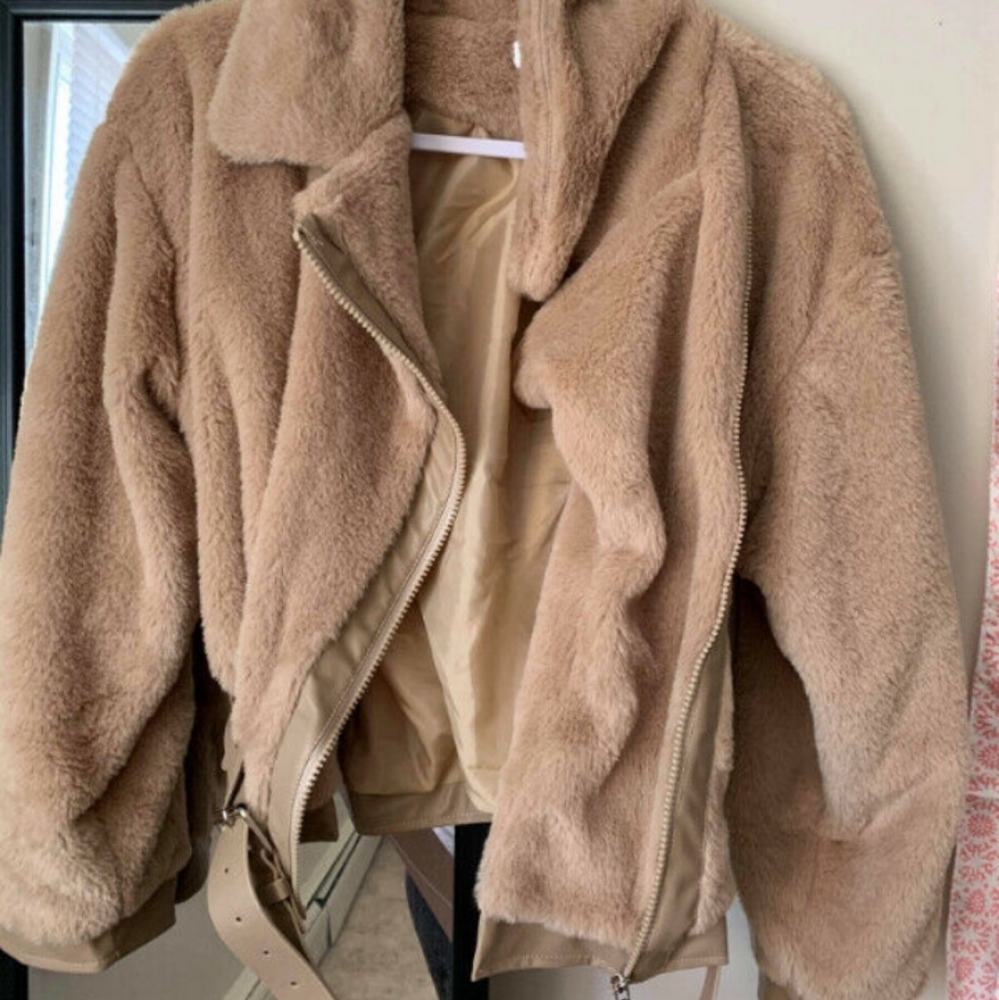 Clothes - Picture 2 of 4